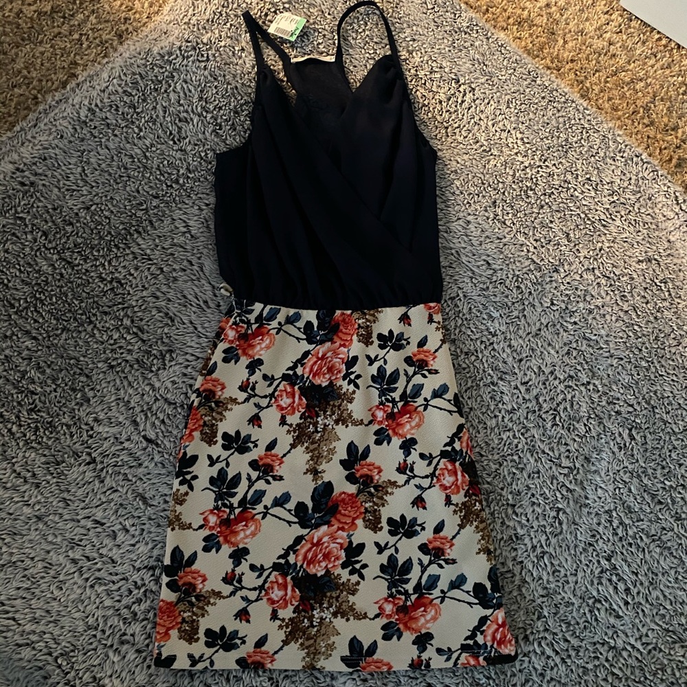 Navy and floral dress⭐️5/$15⭐️